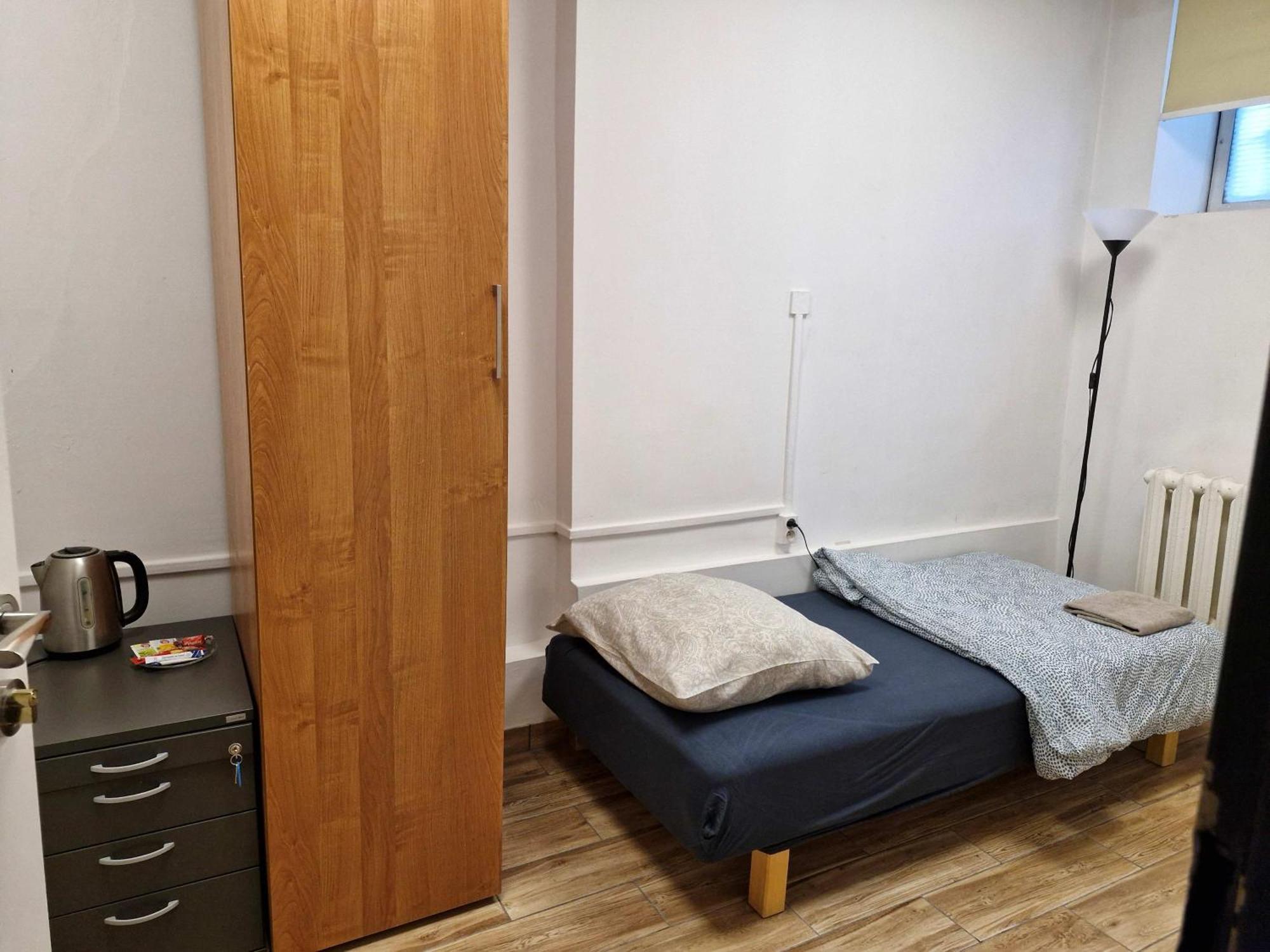 Przy Metro Wierzbno Hostel *